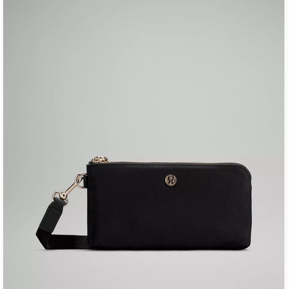 lululemon curved wristlet